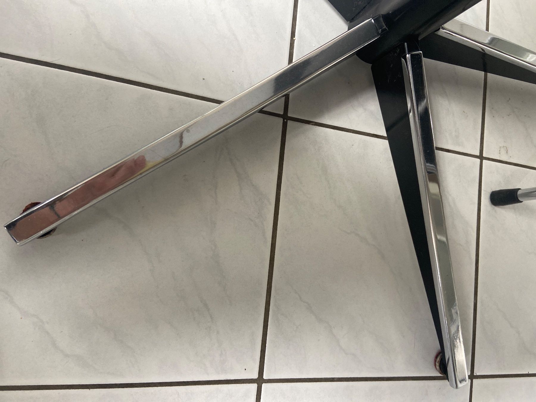 Tische: Runder Tisch Designklassiker – Gebraucht aus Bern von Humbi29 4