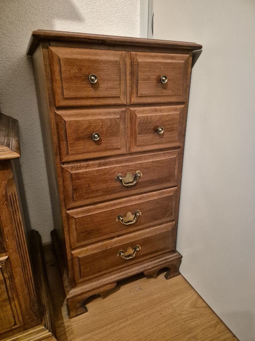 Armadi: Massivbuche-Schrank aus USA – Usato da Kollbrunn venduto da guernsey11