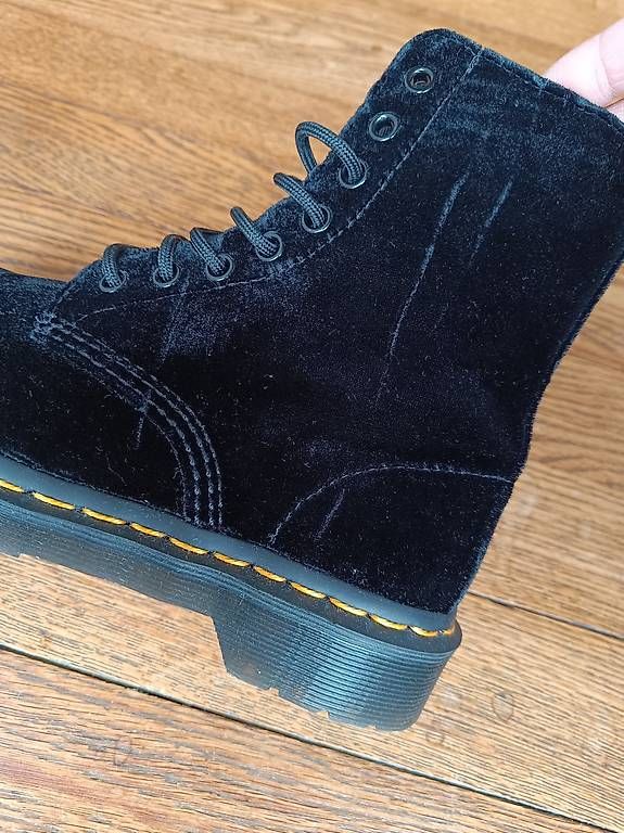 Dr. Martens Scarpe per ragazzi: Dr. Martens taille 36 velours noir – Usato da ostermundigen venduto da PragmaPique 2