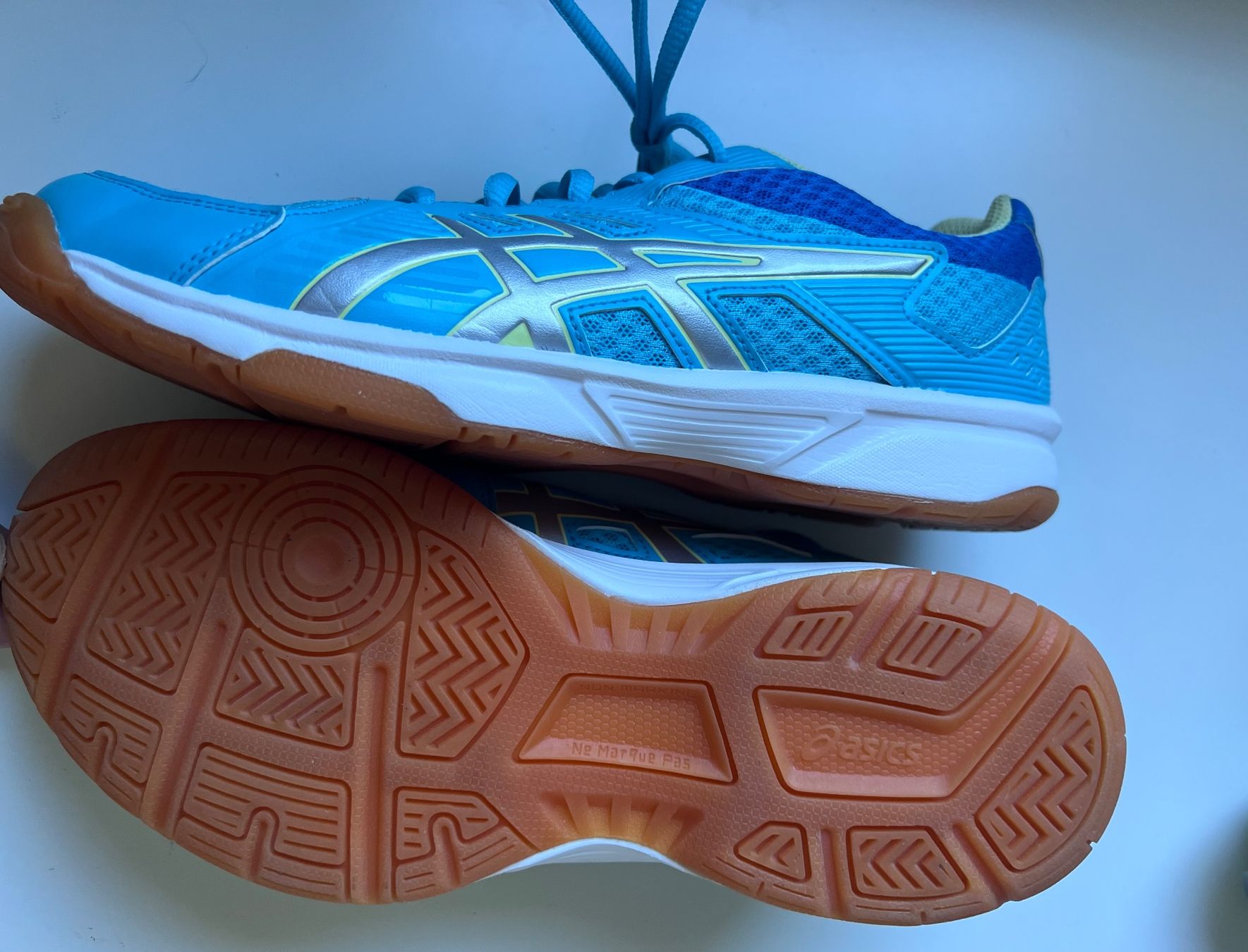 Asics Scarpe da uomo: Asics Hallenschuhe Grösse 40 – Usato da Flims Waldhaus venduto da Binia13 1