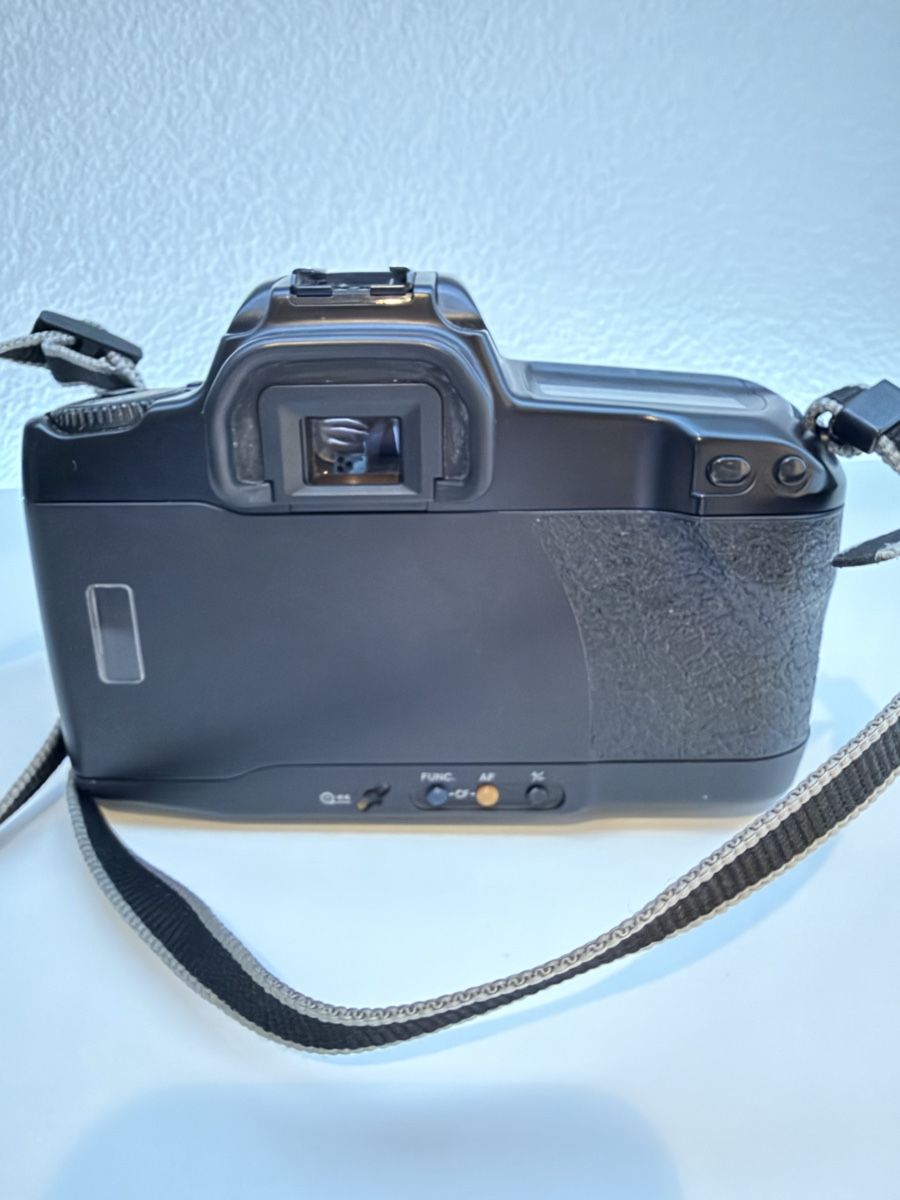 Canon Fotocamera: Analog Spiegelreflexkamera Canon EOS 10 mit Objektiv – Usato da Altenrhein venduto da Riccidp 1