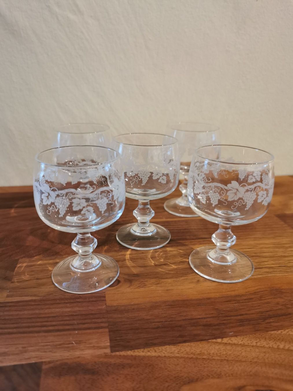 Bicchieri: 5er Set Schnapsgläser mit Traubenmuster / Höhe 8cm – Usato da Boniswil venduto da Totomat-Lady2