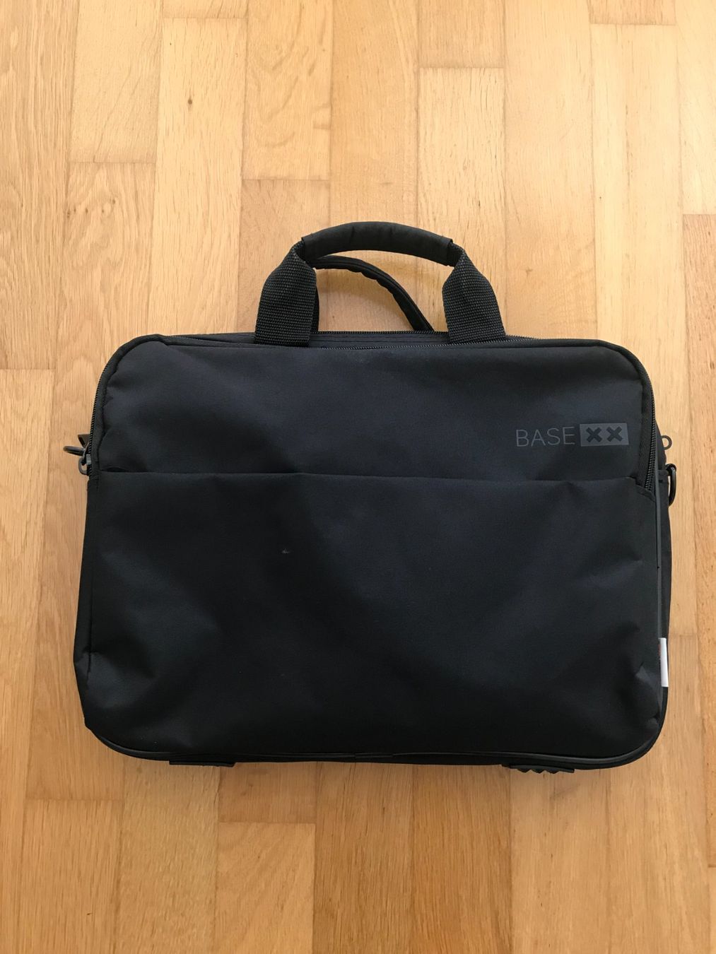 Borse: BASE XX Notebooktasche 15.6 Zoll schwarz mit Schulter – Usato da Zug venduto da Cry71