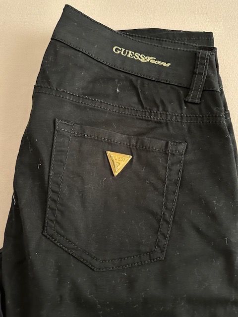 Guess Hosen: Guess pants – Gebraucht aus Dallenwil von ZD2019 2