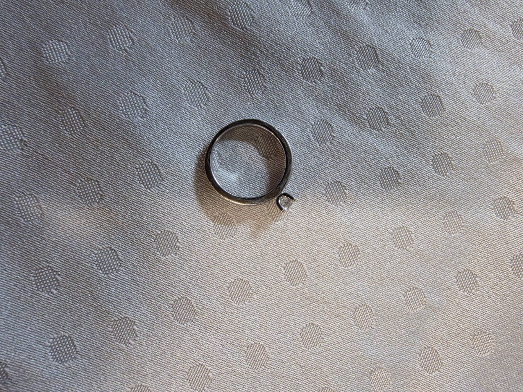 Ringe: Weissgoldring 18 Krt. Solitär – Neu und originalverpackt aus Binz von Petici 1