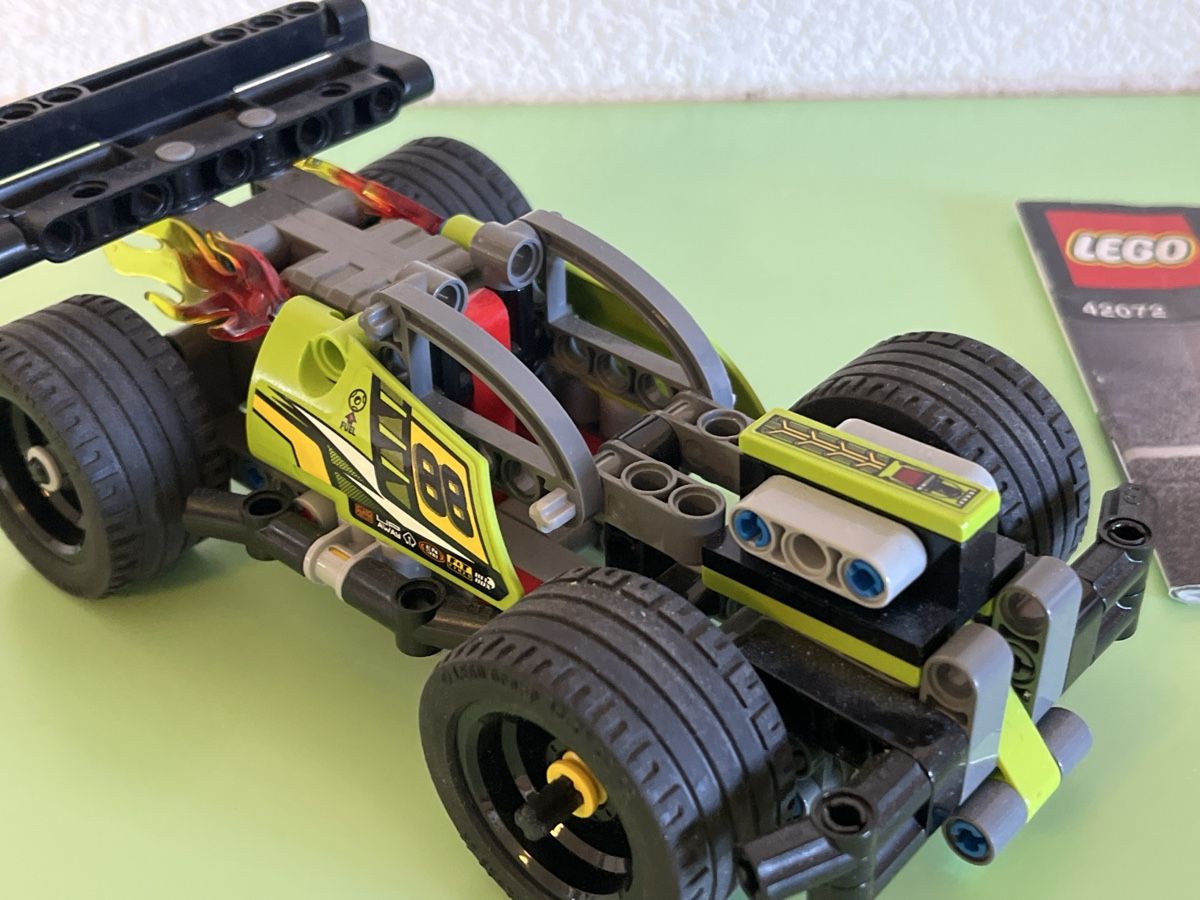 Lego Kit di costruzioni: Lego Technic 42072 voiture de course – Usato da Alle venduto da satellite-1608 1