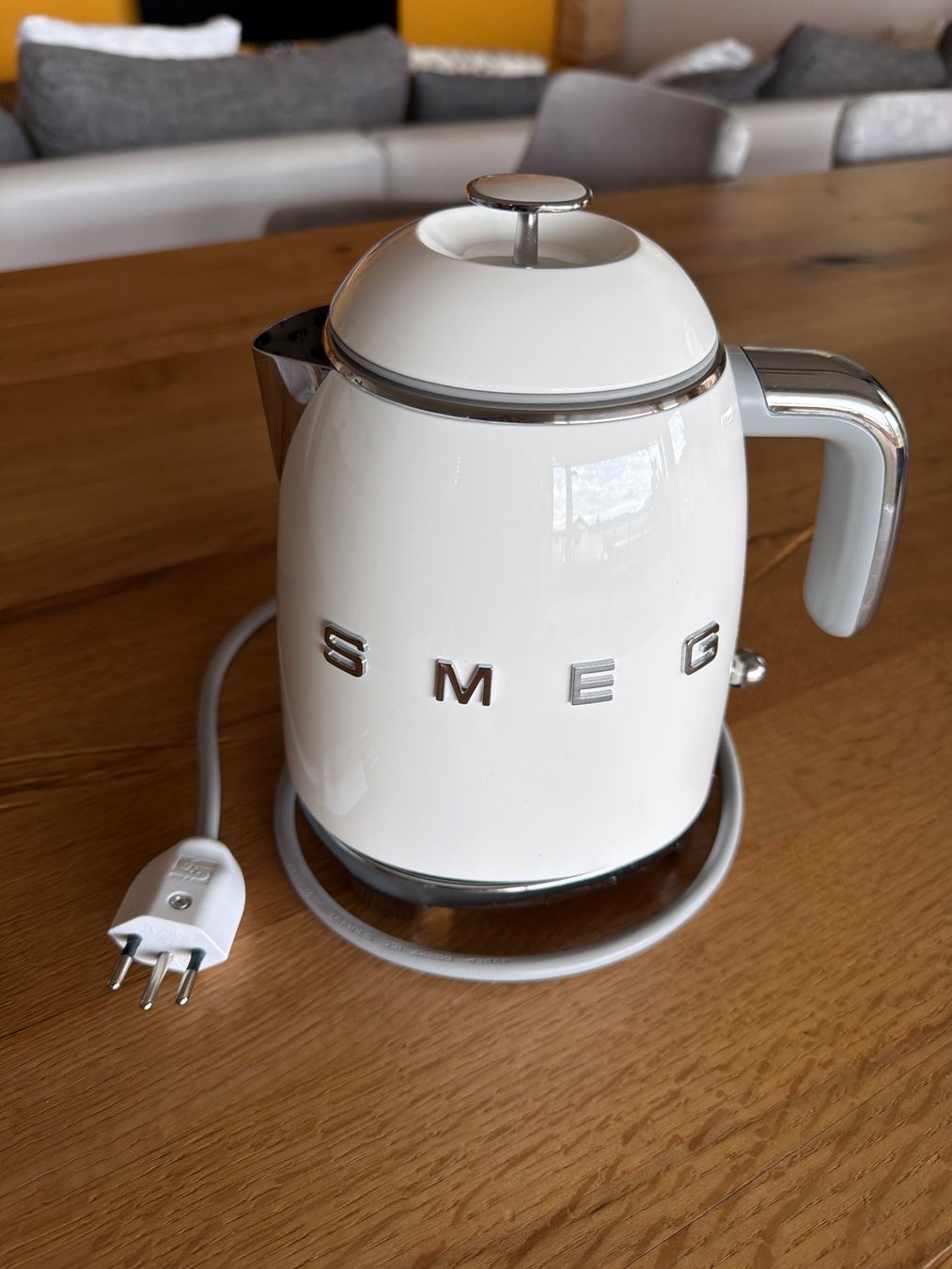 Smeg Wasserkocher: Wasserkocher SMEG 0.8L – Gebraucht aus Benken SG von Ort
