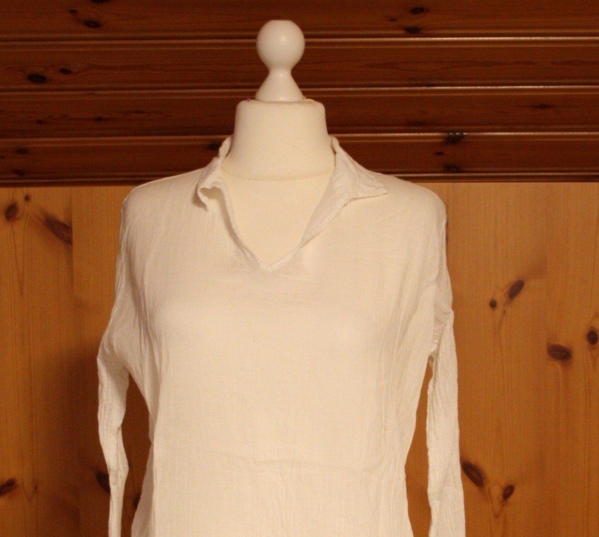 Camicette: Bluse lang  Mini - Kleid  Krickelstoff weiss Gr. L – Usato da Flüelen venduto da Diversicum-Textil 1