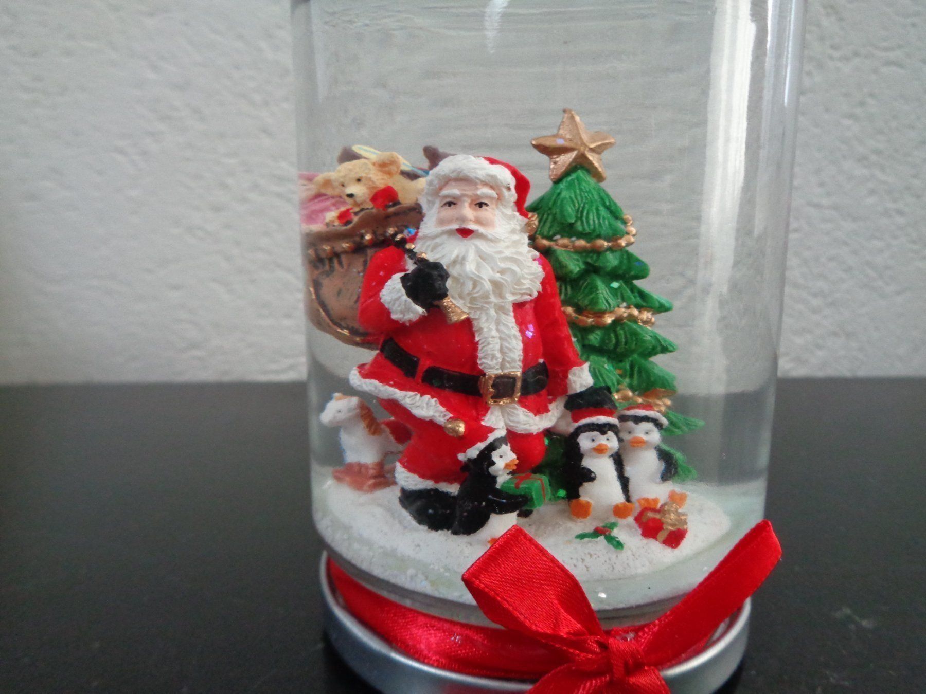 Toutes les décorations: Schneekugel Weihnachtsmann – Neuf avec emballage d'origine à Langenbruck par Gumsi 1