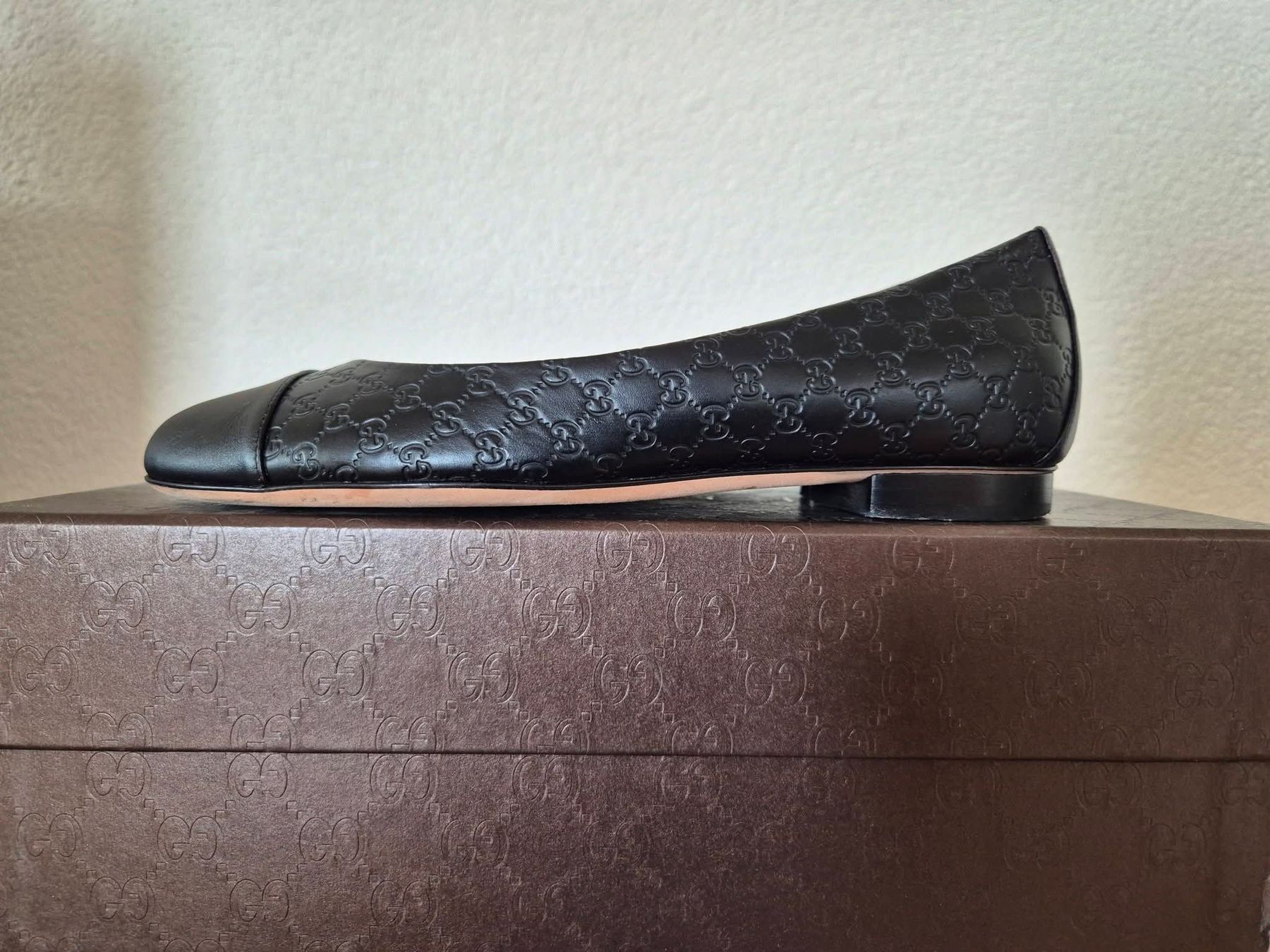 Gucci Damenschuhe: Gucci Flats in schwarz – Neu (gemäss Beschreibung) aus Bottmingen von Plemenito