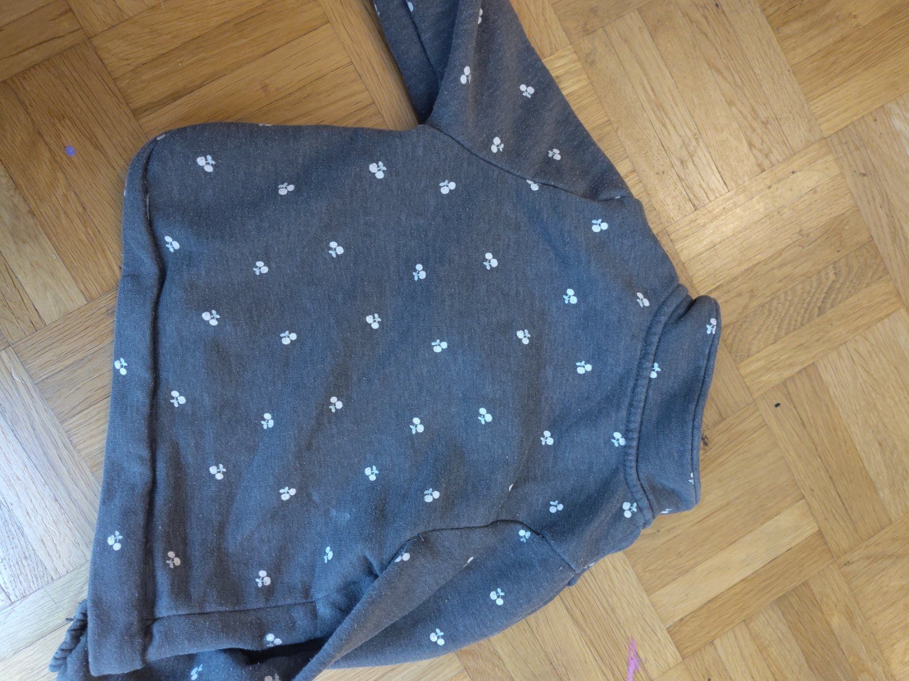 Maglioni & Felpe: Jacke Pulli Obaibi grau mit Kirschmuster Grösse 80 – Usato da Zürich venduto da bmimor 2