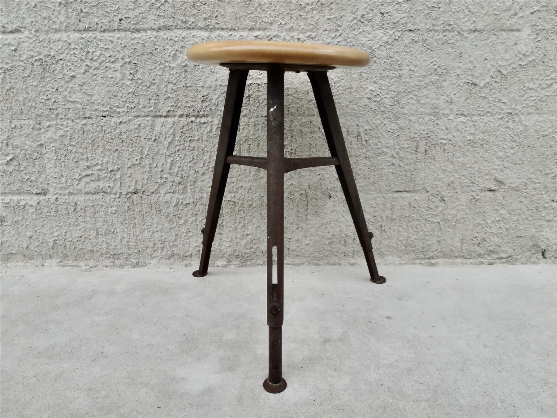 Sgabelli: Hocker Industriehocker Atelierhocker – Usato da Kerzers venduto da zimmergruen 1
