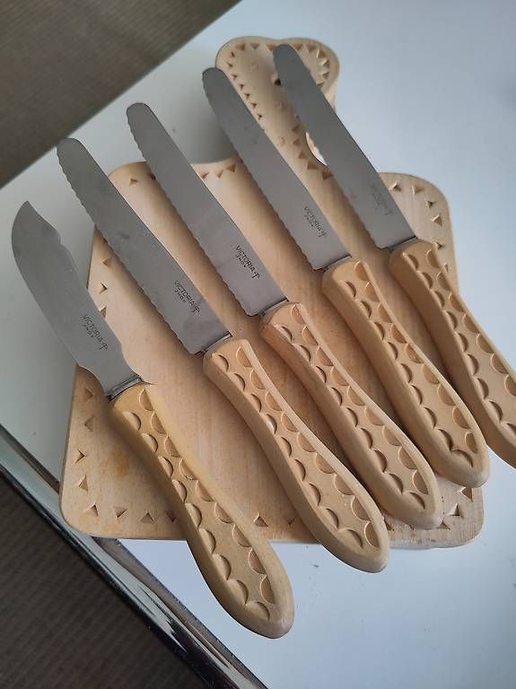 Servierplatten: Käse Brettchen mit Messern (4) – Gebraucht aus Rüti ZH von Retisch