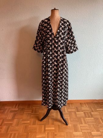 Robe noire et blanche t 44