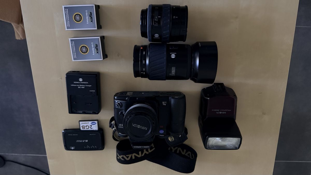 Minolta Appareil photo: Konica Minolta Dynax 7D avec accessoires – D'occasion à Chêne-Bougeries par Rodolf 2