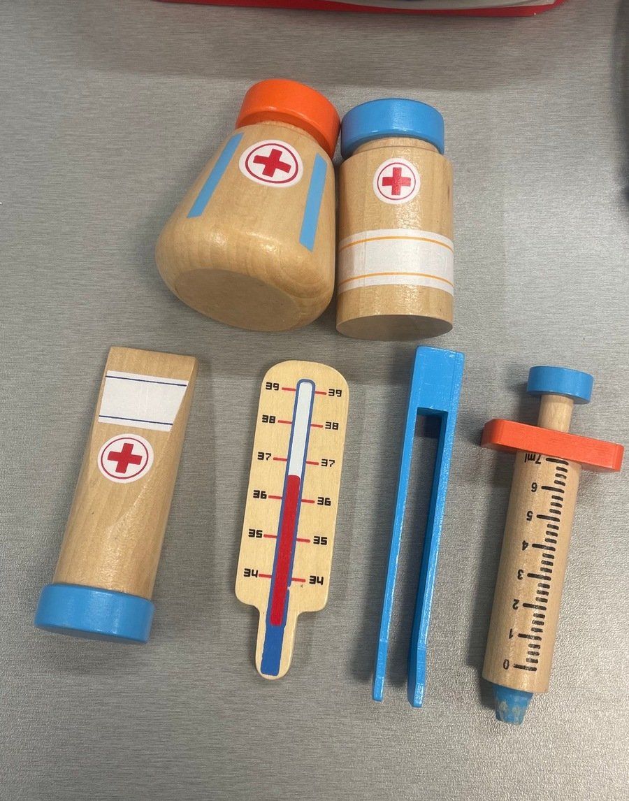 Giocattoli: Kinder Arztkoffer mit Instrumenten aus Holz, – Usato da Sirnach venduto da sagrotin 1