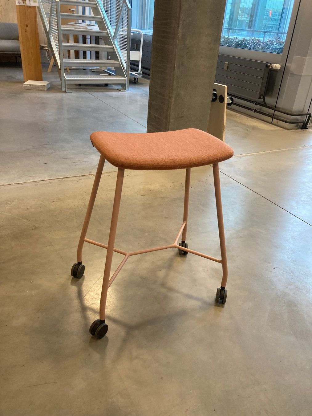Set di tavolo e panche: Flexibler Workshop-, Konferenz- und Arbeitstisch – Usato da Zürich venduto da kita_yara 3