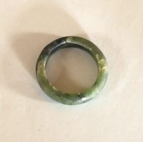 Ring grüner Stein