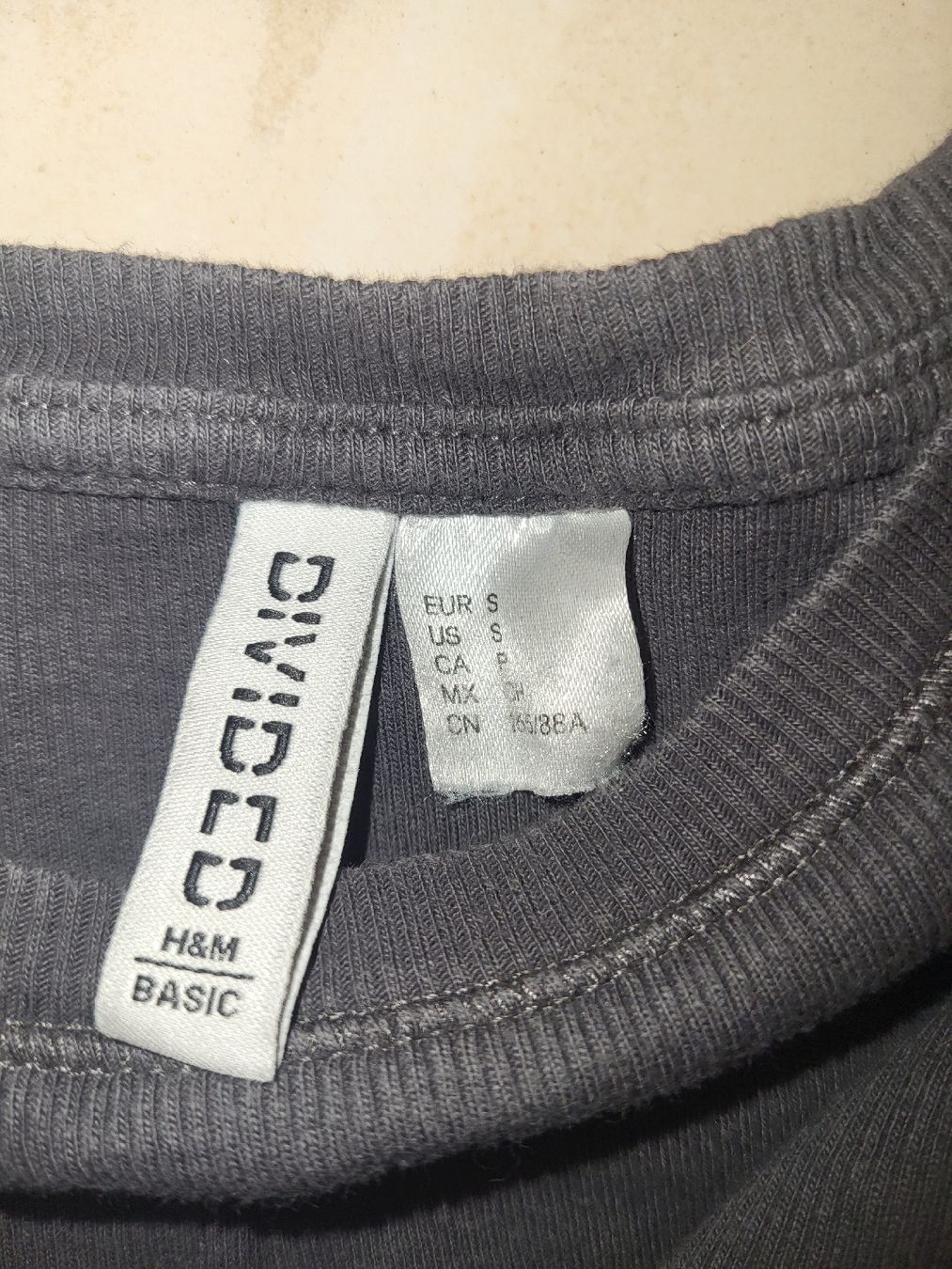 H&M Tops: Graues Top – Neu (gemäss Beschreibung) aus Wünnewil von l._aetitia 2