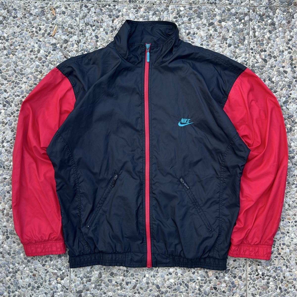 Nike Jacken: Vintage Nike red windbreaker jacket – Gebraucht aus brent von fukusapes