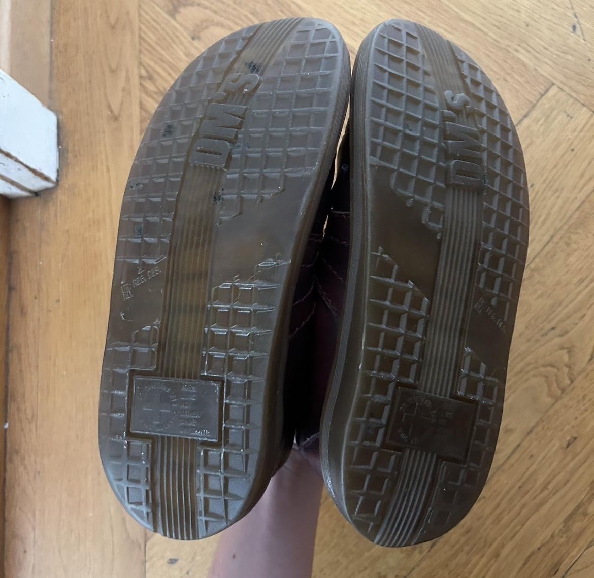 Dr. Martens Scarpe da donna: Burgundy Dr Martens – Usato da Pully venduto da car_rwv6 3