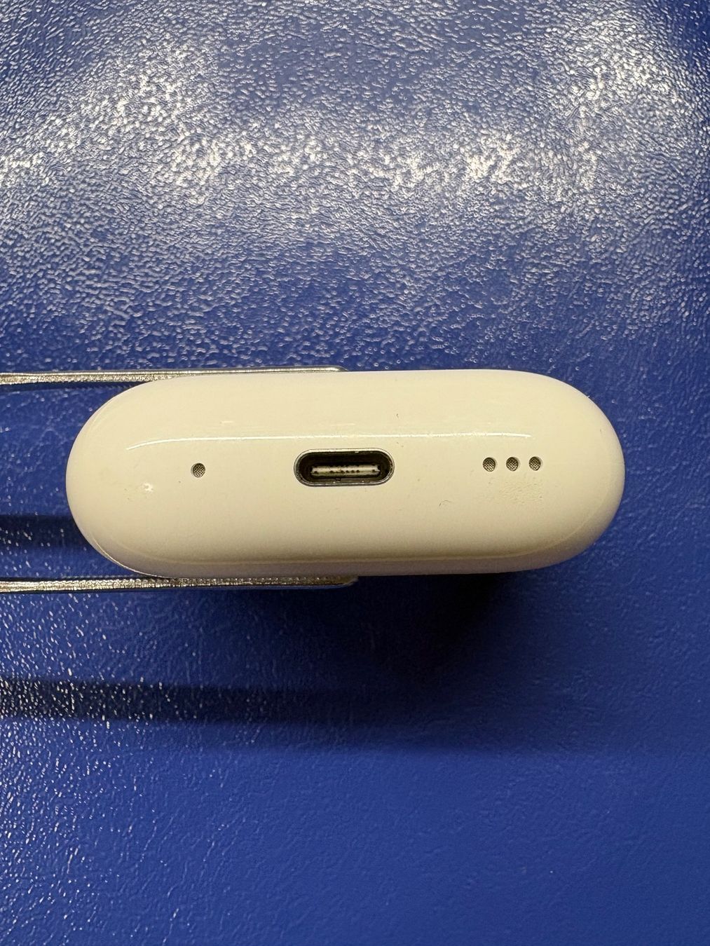 Apple Cuffie: Apple AirPods Pro 2 charging case (A2968). – Usato da Lausanne venduto da Zorrus77 4