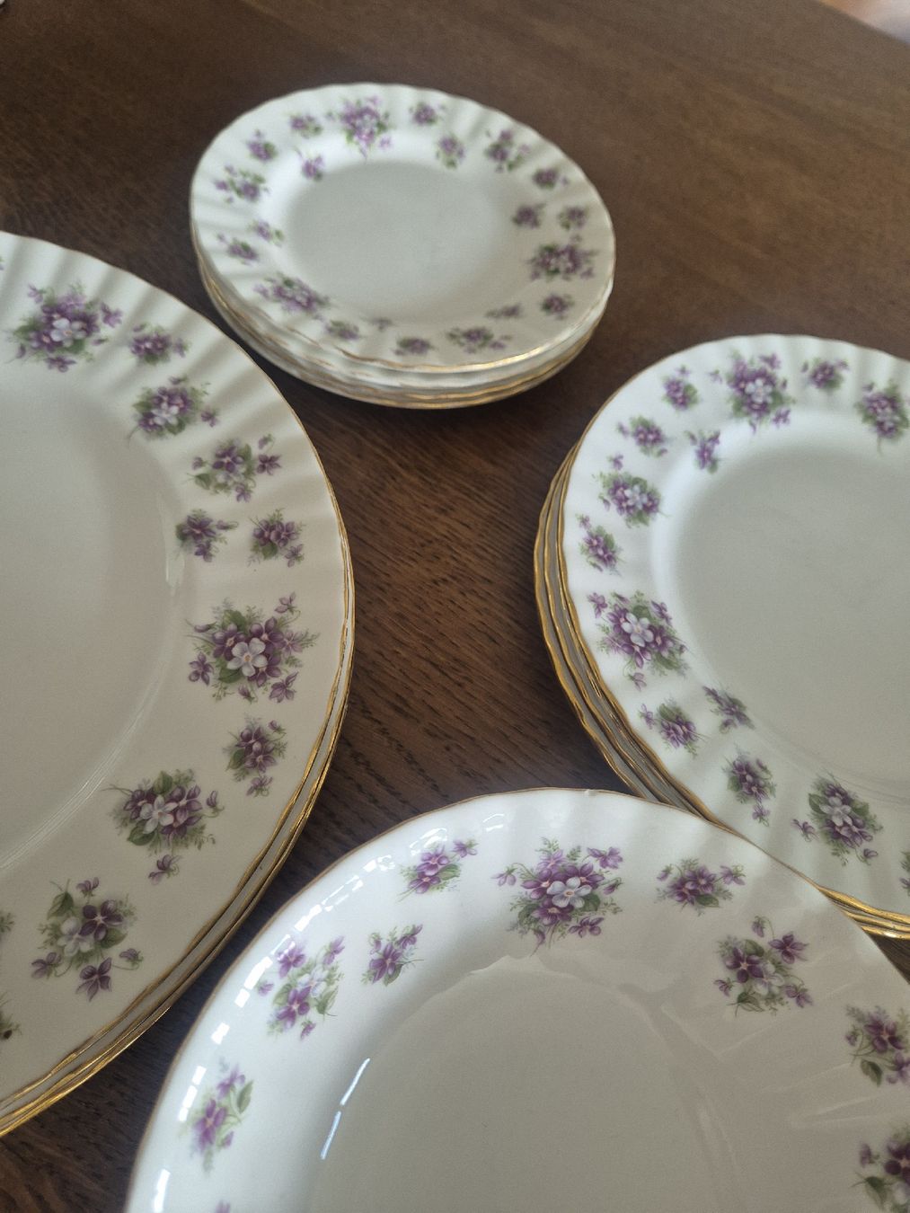 Royal Albert Services de table: Antique Royal Albert England Sweet Violets dinnerware set – D'occasion à Horgen par yej_n6rr 3