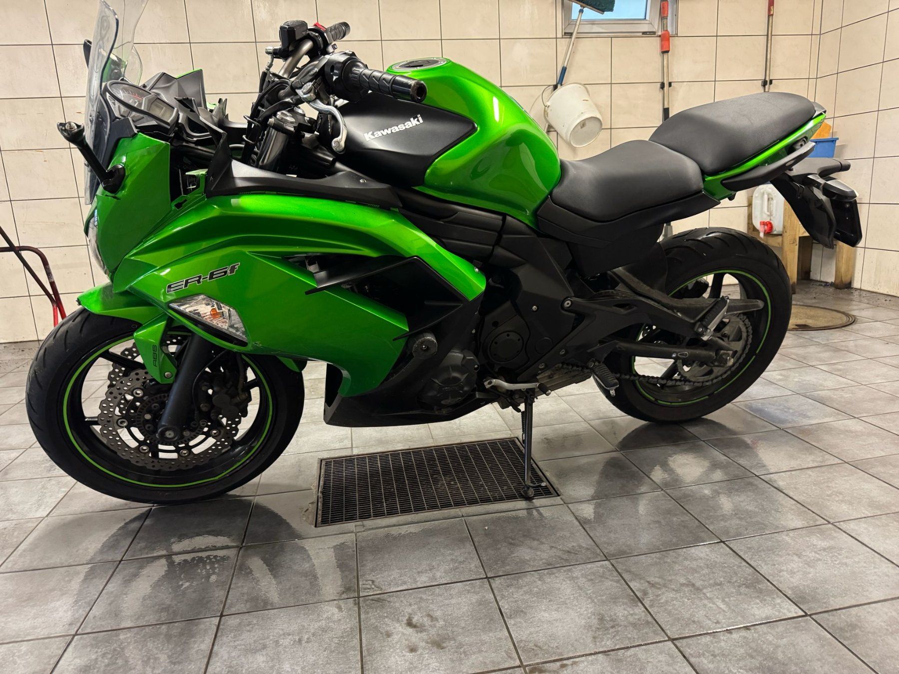 Kawasaki Strada: Kawasaki ER-6F Unfallfahrzeug – Difettoso da Elgg venduto da Roger04011970 4