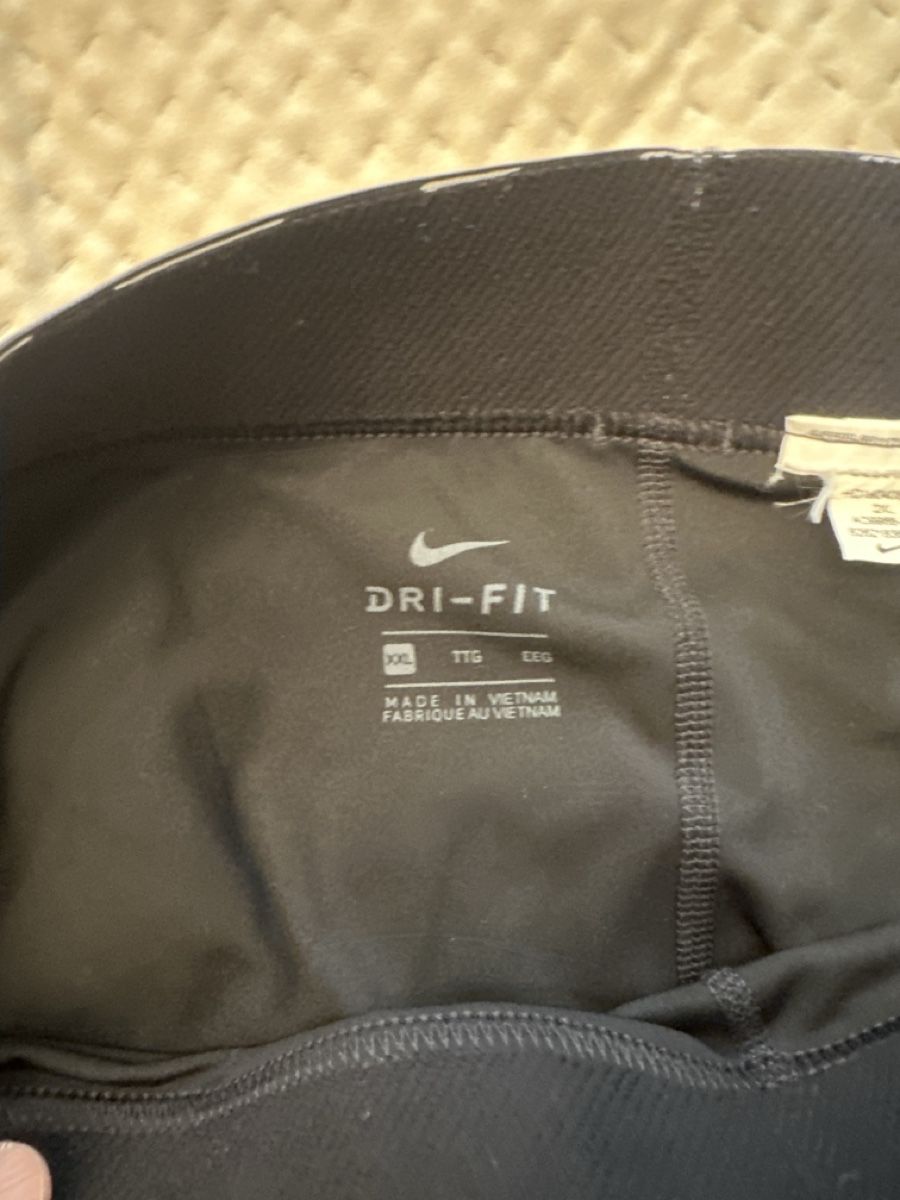 Pantaloni: XXL Hose Nike  – Usato da Volketswil venduto da Sina008 5