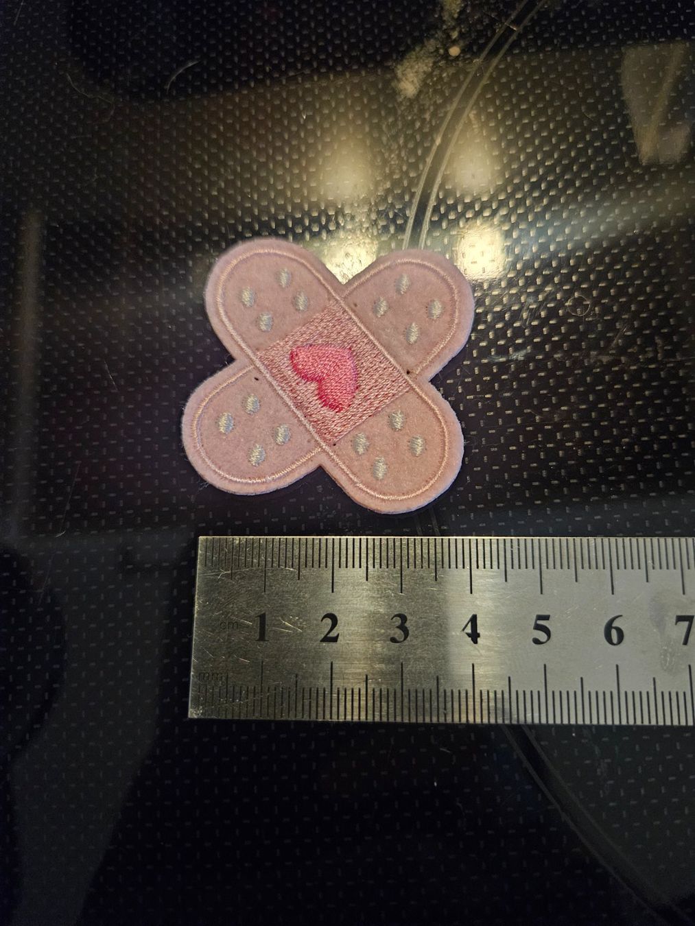 Toppe: Aufnäher Patch Rosa Pflaster (Einstiche sichtbar) – Usato da Luzern venduto da Lucan_Valerius