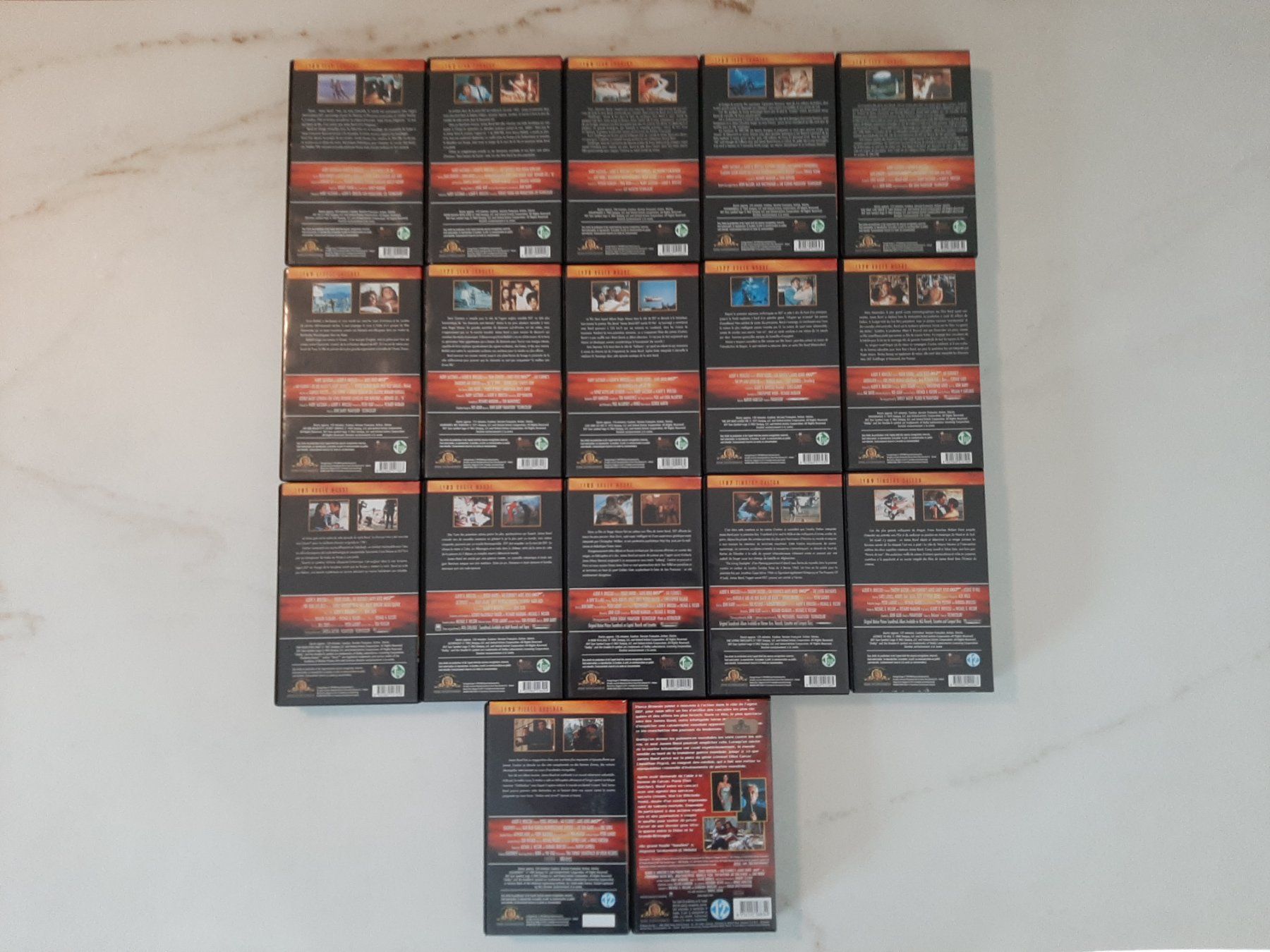 Tutti i VHS: Cassetes VHS James Bond, Action, Bandes dessinées.  Français – Usato da Tramelan venduto da bragamal 1