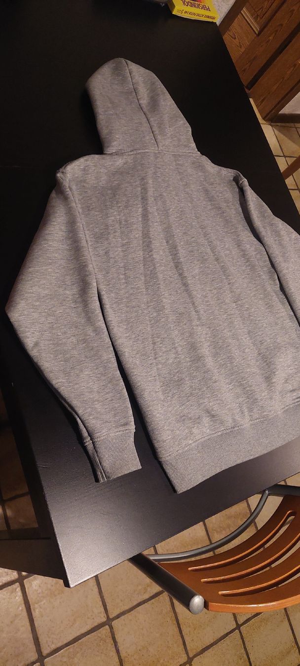 Maglioni & Felpe: SweatShirt à capuche gris cotton taille M – Usato da Martigny venduto da ValentinClosuit 4