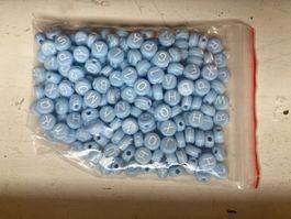 Buchstabenperlen hellblau – 200 Stück, 7mm