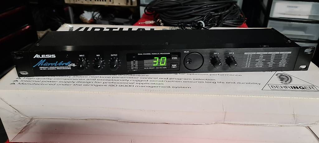 Musikinstrumente: Alesis MicroVerb 4 18-Bit Signal Processor – Gebraucht aus Wallisellen von Daijga 2