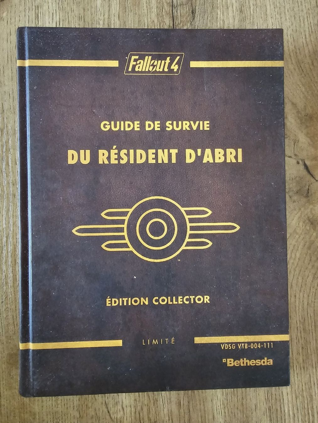 Libri: Fallout 4: Guide de Survie Édition Collector – Usato da Veytaux venduto da bogoss