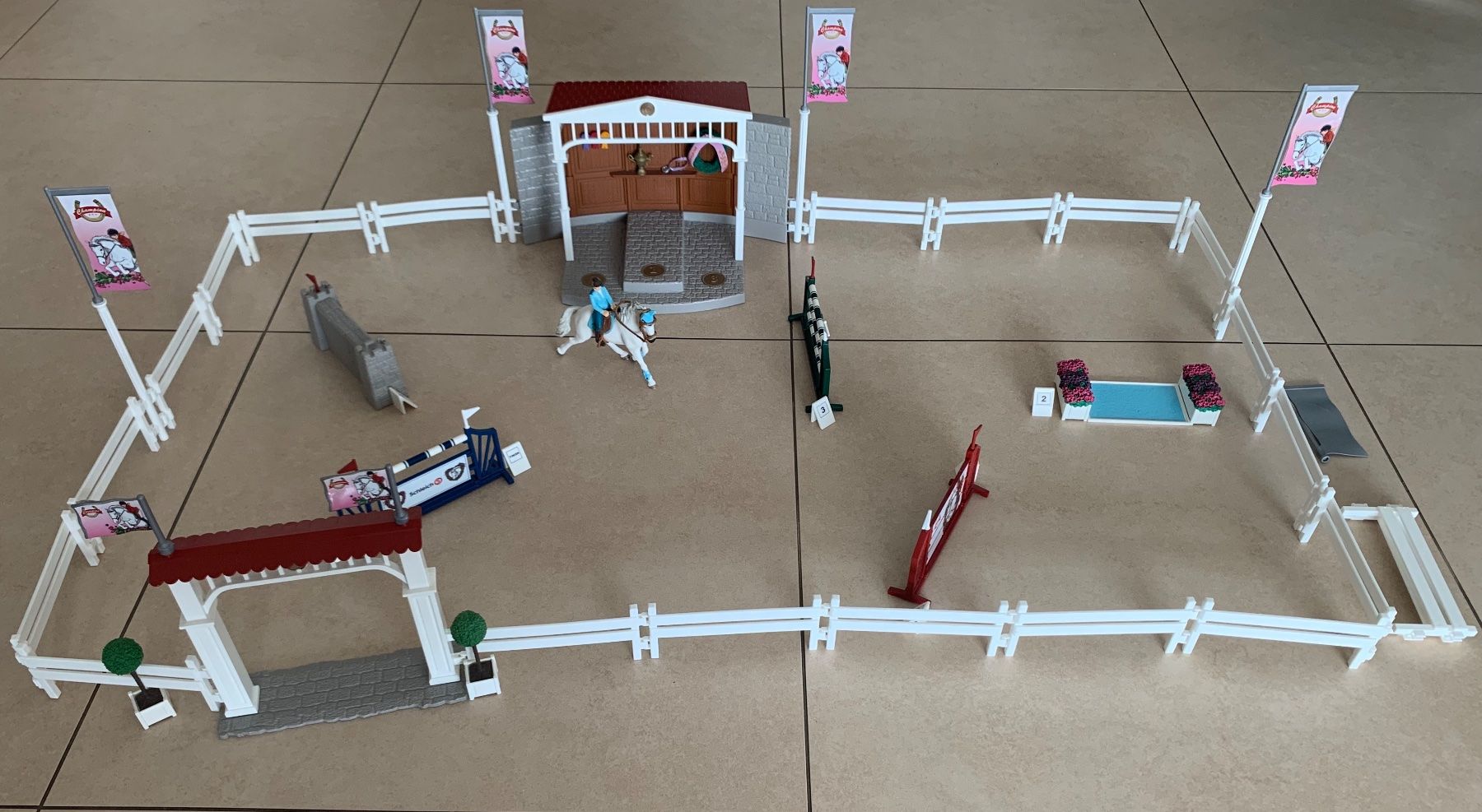 Schleich Spielzeuge: Grosses Reitturnier von Schleich – Gebraucht aus affoltern am albis von taug