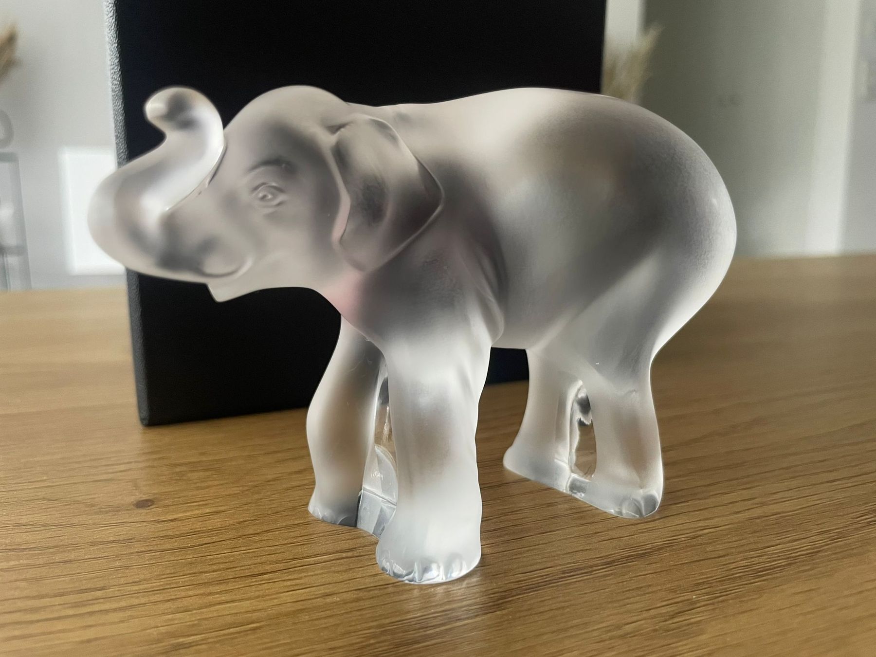Lalique Statuette: Lalique Elefant – Nuovo e nell'imballaggio originale da Sursee venduto da YellowBlack 1
