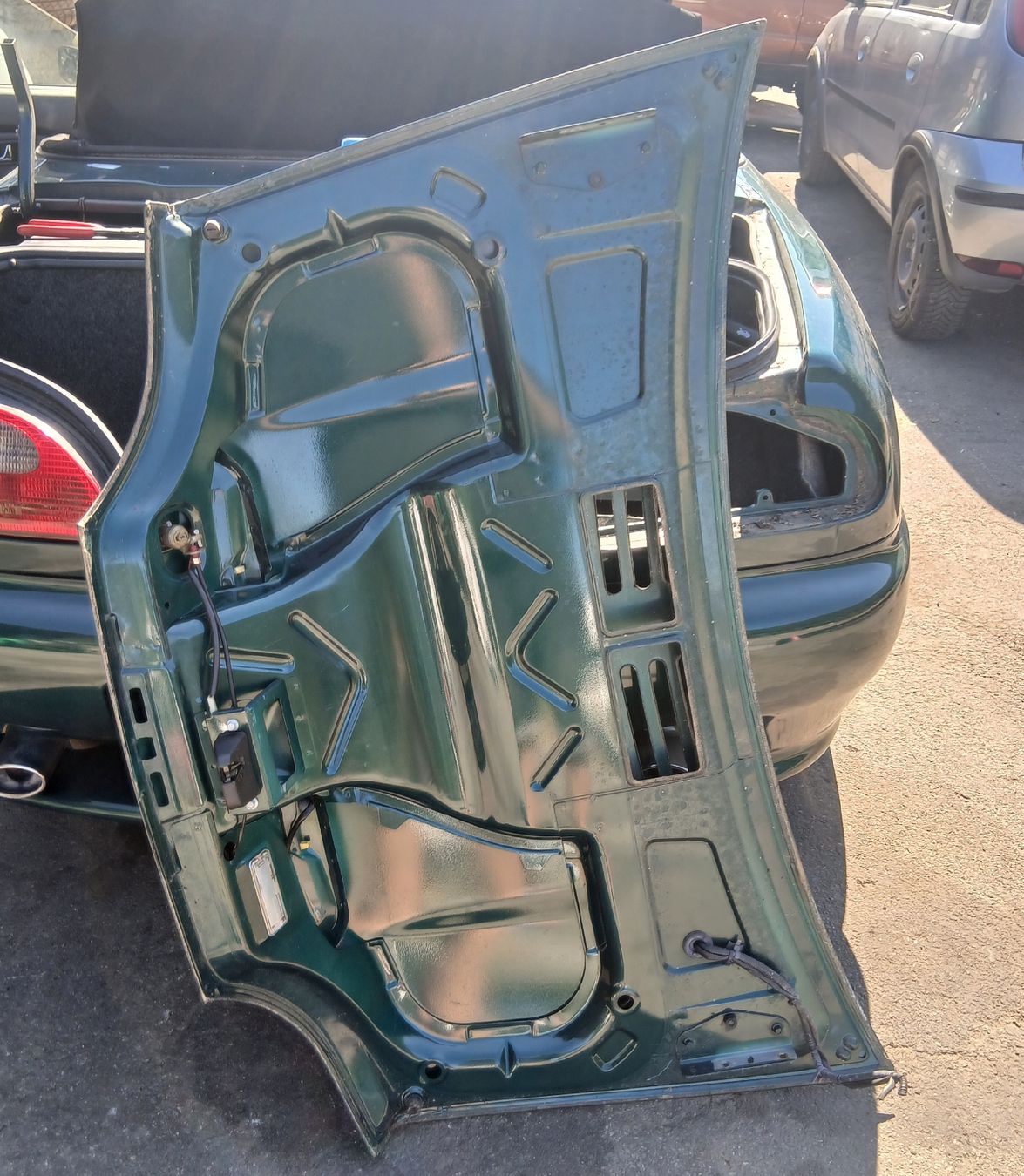 MG Toutes les pièces auto: Capot de coffre MG MGF  – D'occasion à la heutte par Auto-stock 2