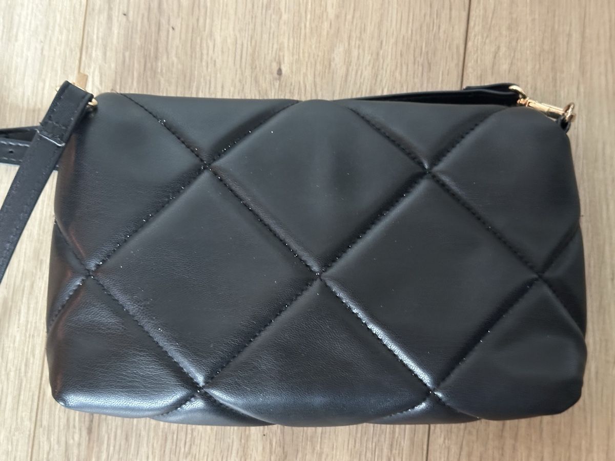 H&M Borse da donna: Schwarze Umhängetasche mit Steppmuster, Gold – Usato da Zürich venduto da mar_8myn 2