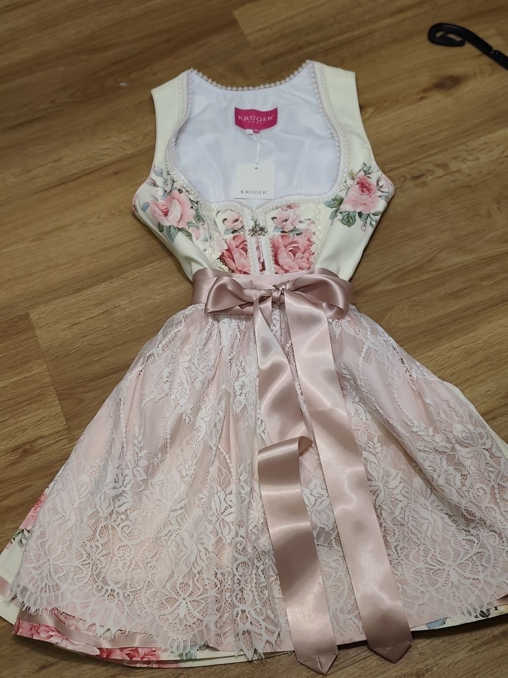 Krüger Vestiti: Dirndl von Krüger - Gr. 36 (kurz) – Nuovo e nell'imballaggio originale da Dussnang venduto da Rosenfee50