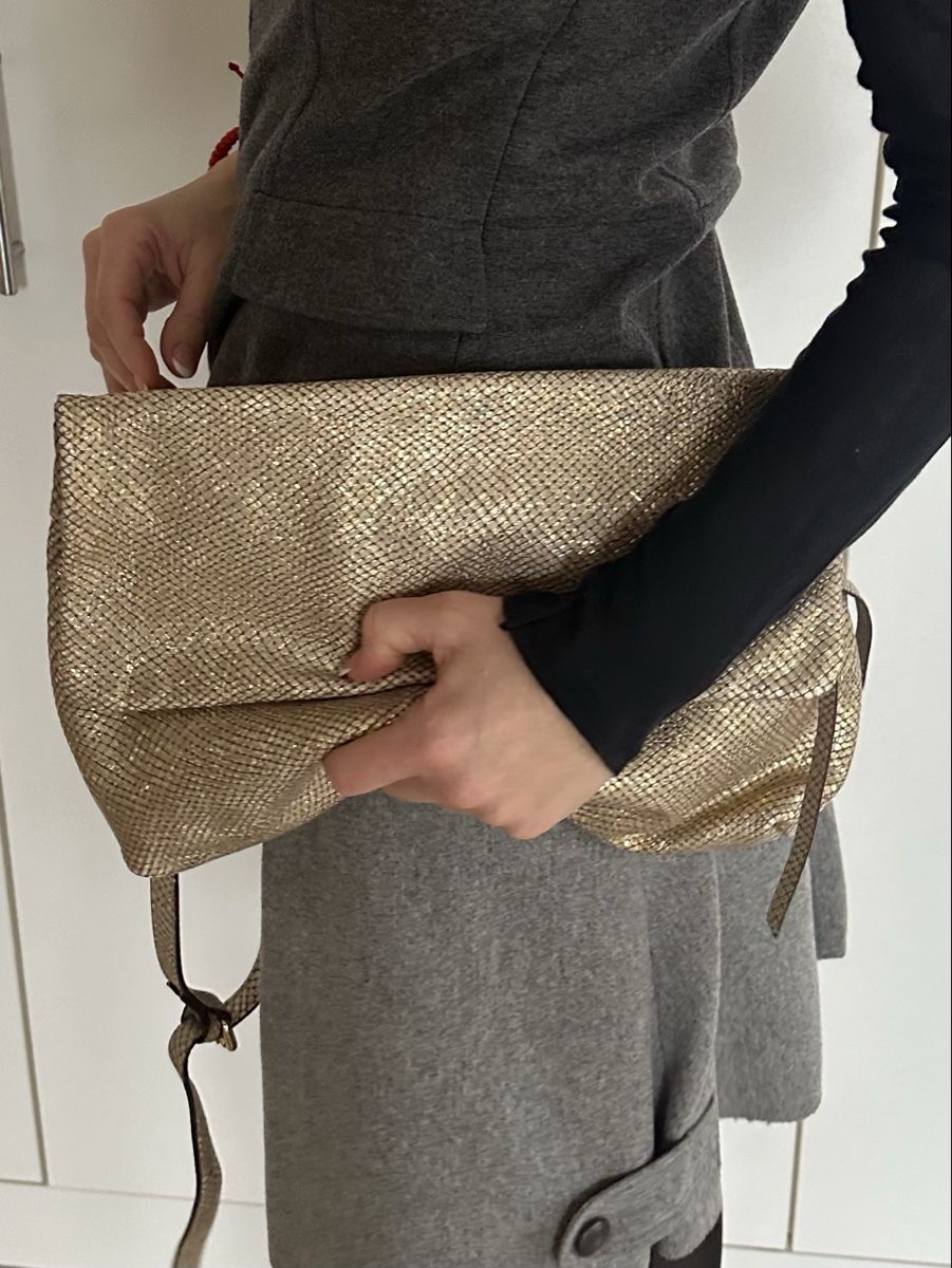 Borse da donna: Goldtasche – Usato da Bäch SZ venduto da ruslena29