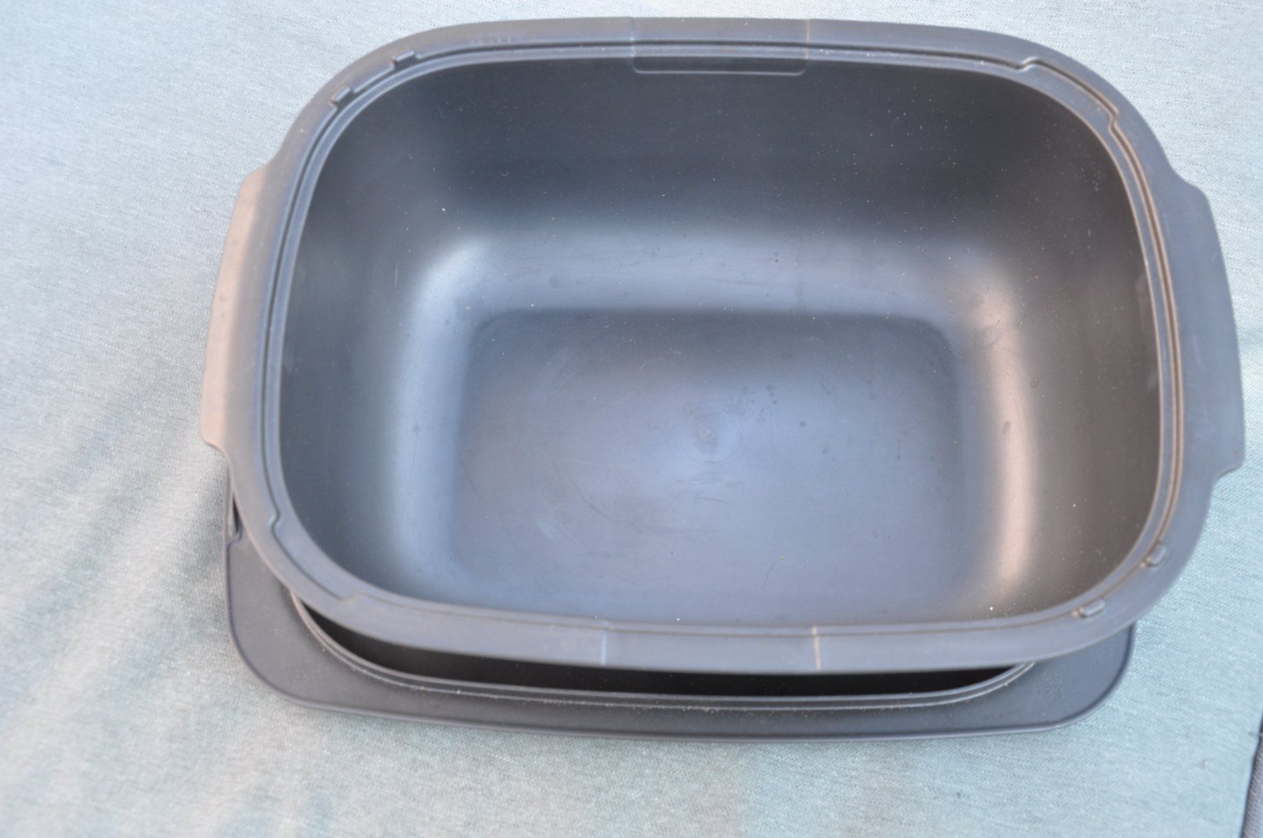 Tupperware Recipients et similaires: Tupperware : ultra pro 5.7 litres – D'occasion à Fully par Minouchka
