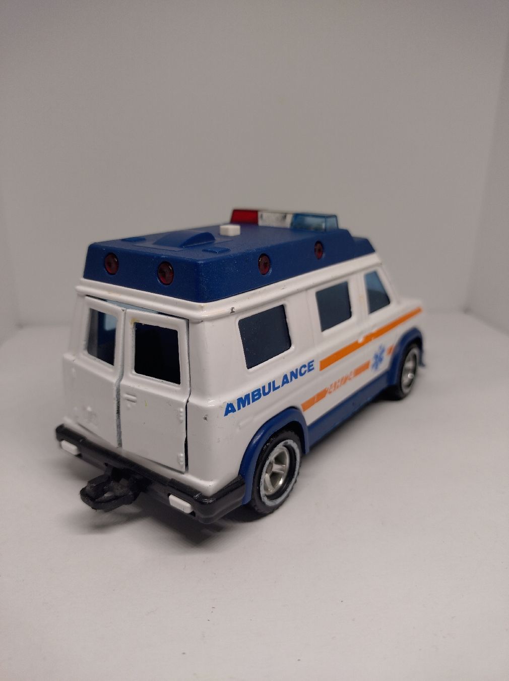 Majorette Modellini d'auto: Majorette Sonic Flashers Ambulance 1/36 – Usato da La Chaux-de-Fonds venduto da Pierrot8404 2