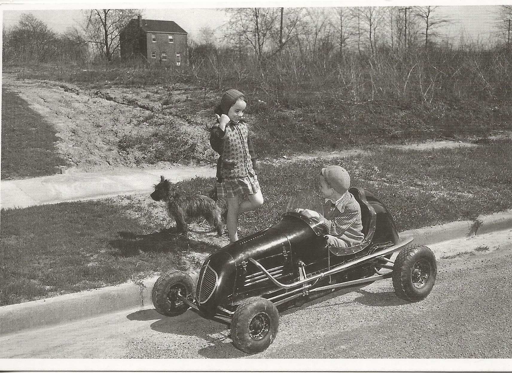 Cartoline postali: Bugatti Oldtimer Kinderauto Mädchen macht Autostopp  Motiv – Nuovo (secondo la descrizione) da Ennetmoos venduto da Ambuman