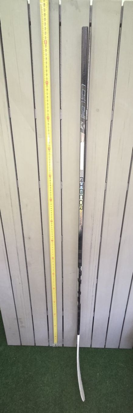Ccm Bastoni & Pale: CCM Trigger 8 Pro, Rechts, 65 Flex, P29 – Usato da Adliswil venduto da hon_byn8