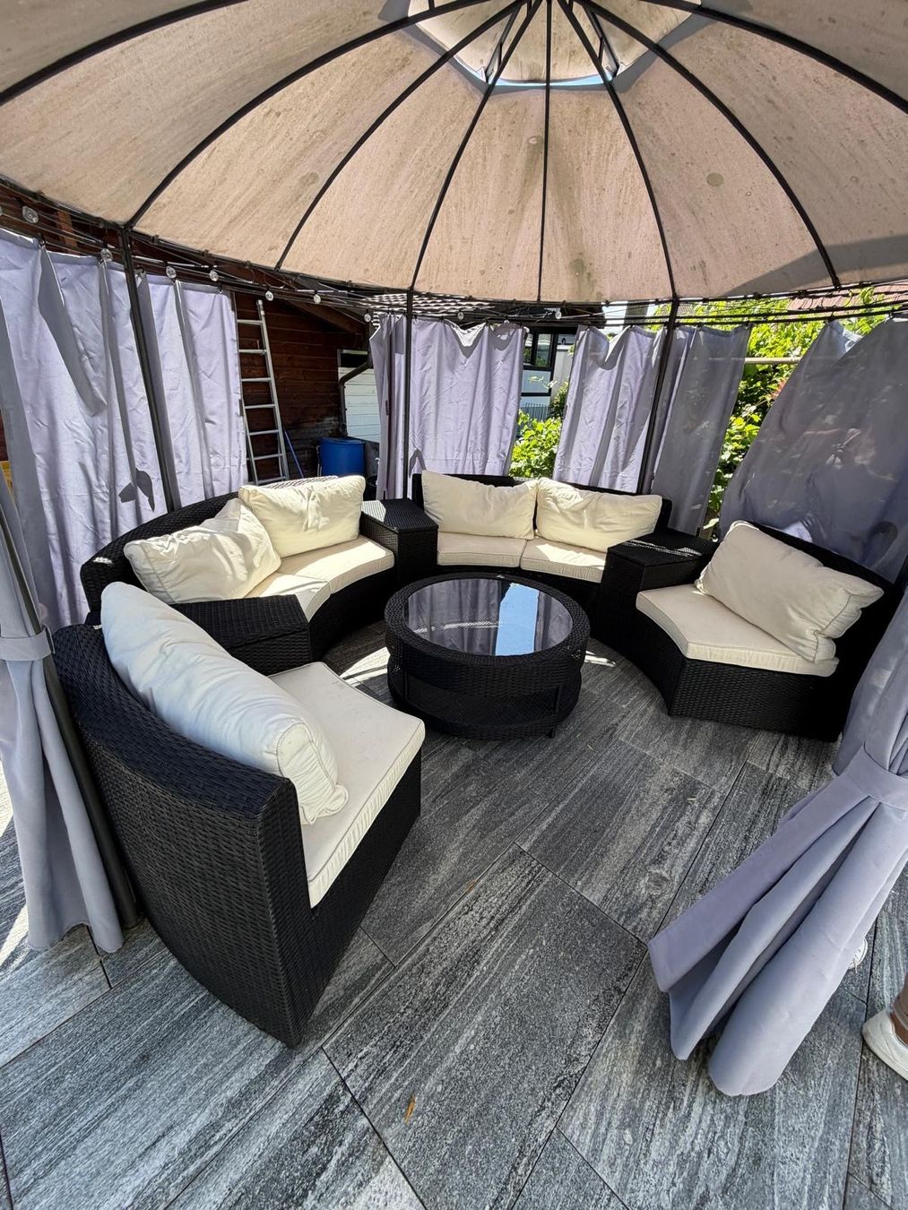 Set di tavolo e panche: Garten Lounge Polyrattan Sitzgruppe mit Tisch – Usato da Wettingen venduto da Wettige5430