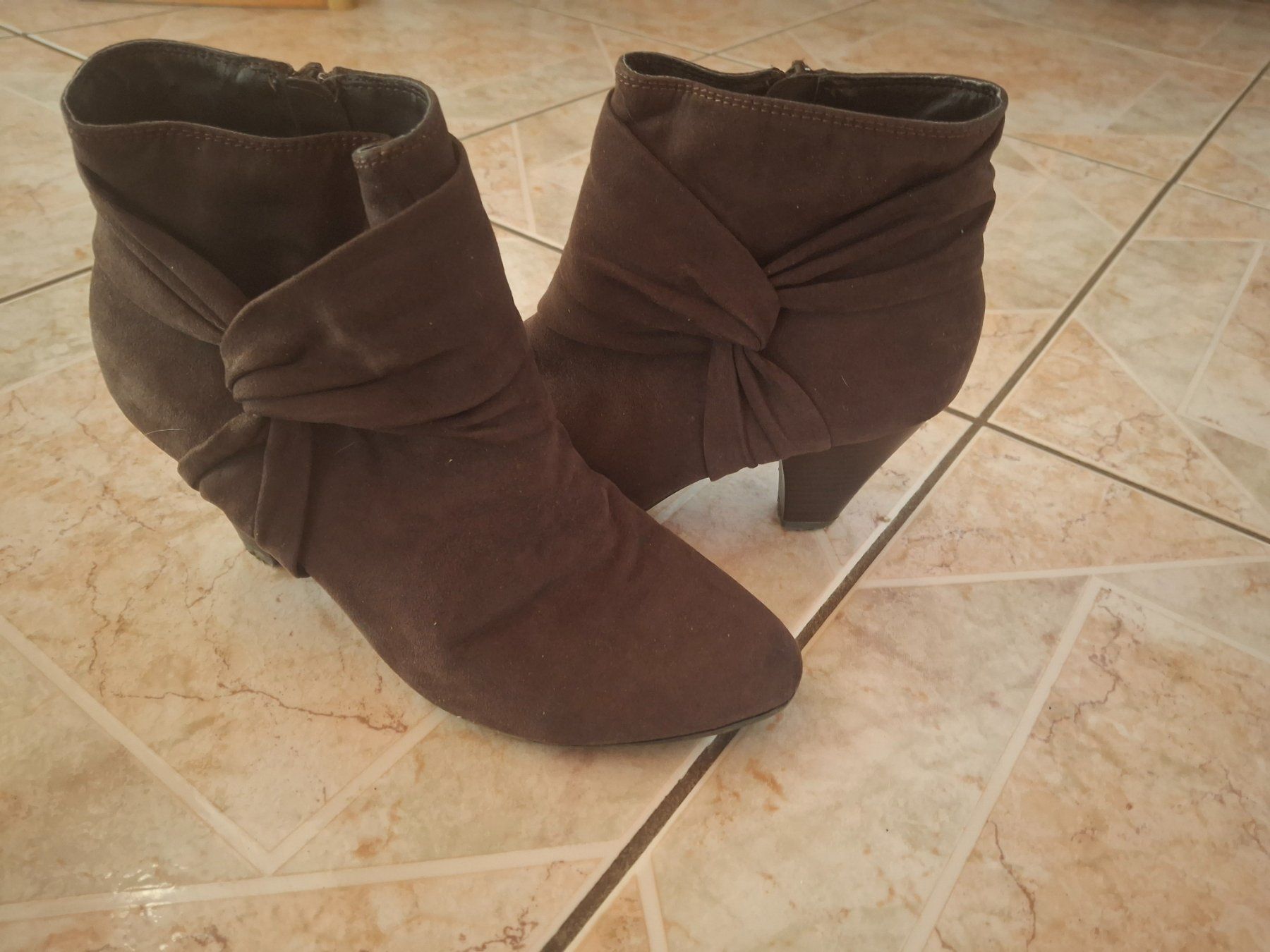 Damenschuhe: Bottines grandeur 37 marque Ariane – Gebraucht aus Villiers von san_jn5w 9