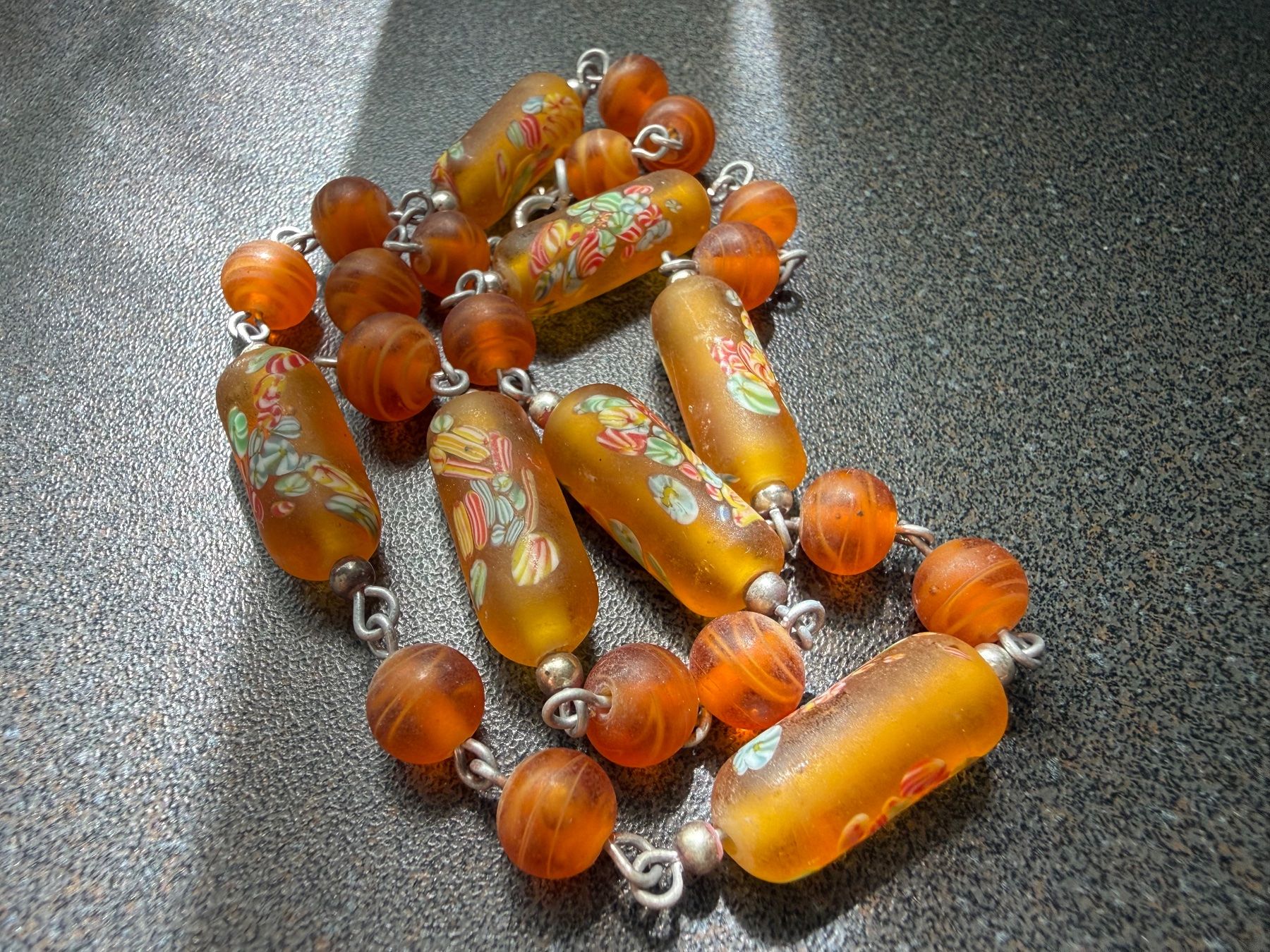 Catenine: Vintage Halskette Glas, orangefarbene Perlen – Usato da Lamone venduto da LaCantinaMagica 1