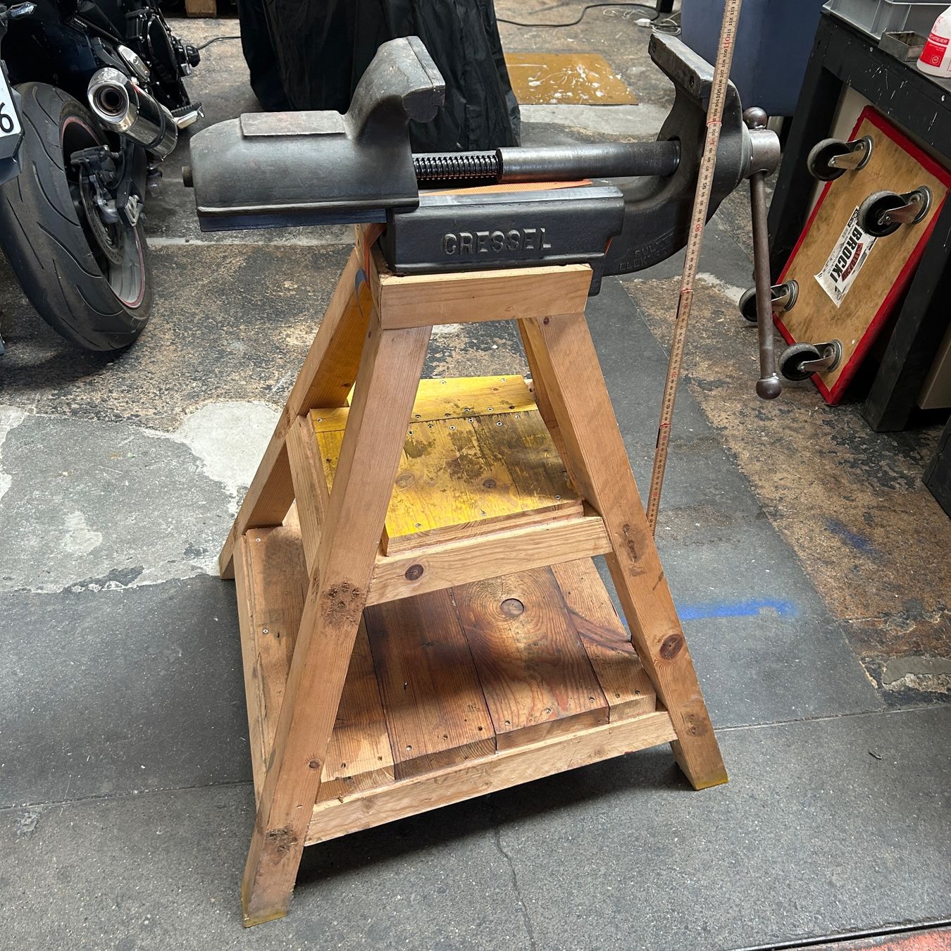 Gressel Alle Werkzeuge: Grosser Massiver Gressel Schraubstock 150mm auf solidem Bock – Gebraucht aus Untersiggenthal von sinamoll 2