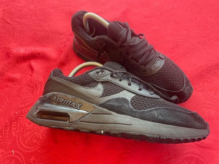 Nike Scarpe da uomo: Sneaker Nike Air schwarz 39 – Usato da Bergdietikon venduto da antovale 2